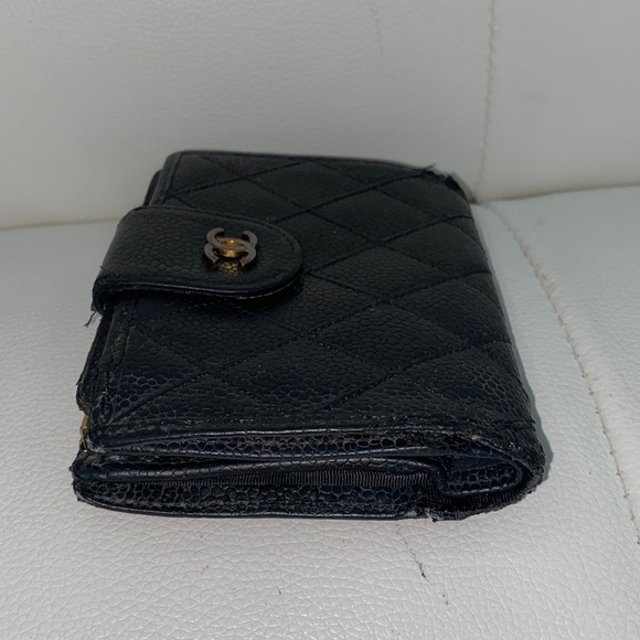 Authentic CHANEL Caviar Quilted CC Logo Wallet - Picture 6 of 16